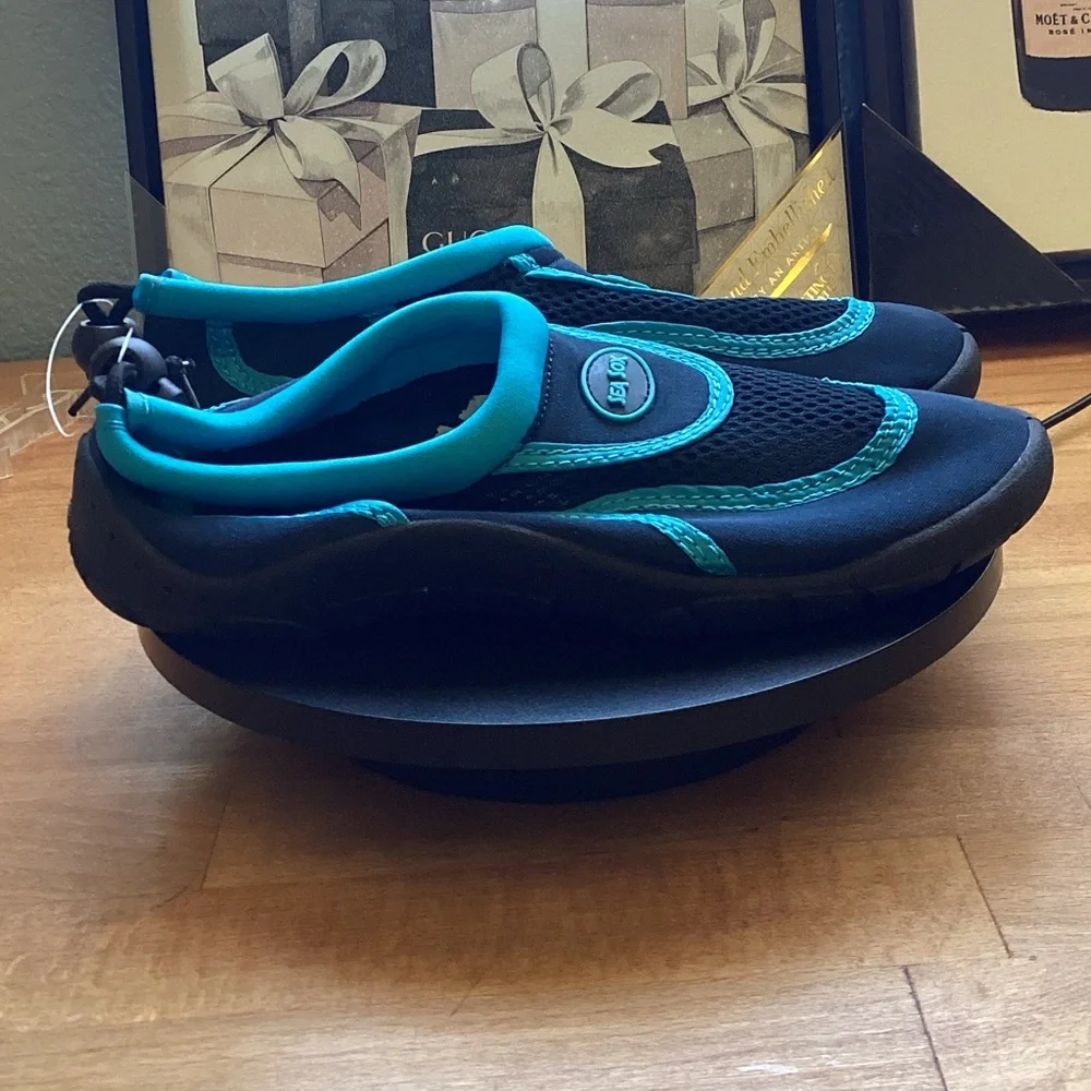 Sea Sox Blue Water Shoes size 4